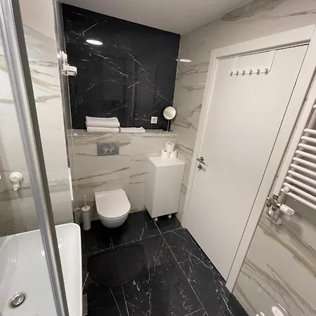 Princess - Free Parking Place In The Garage Belgrado