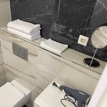 Princess - Free Parking Place In The Garage Belgrado